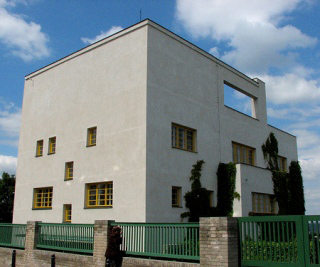 Photograph of the Villa Muller in Prague.